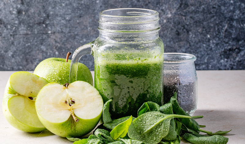 Grüne Säfte sind reich an Antioxidantien und jeder Menge Nährstoffen