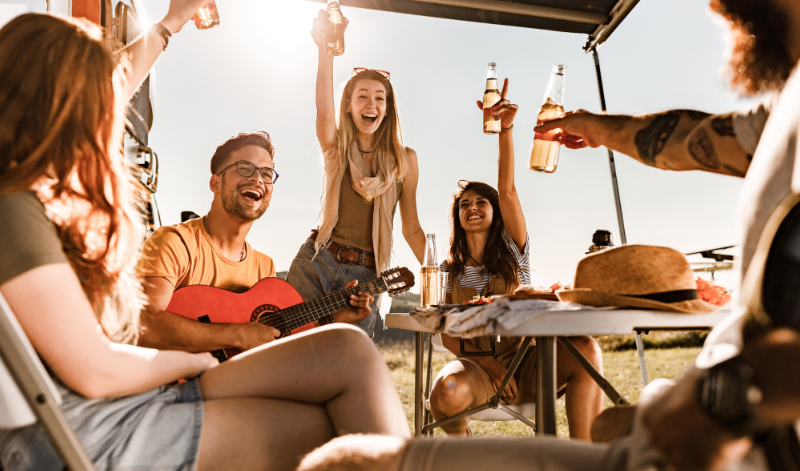 Mocktails bieten auch beim Camping eine abwechslungsreiche Erfrischung.