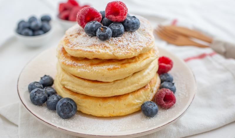 Auch Pancakes lassen sich problemlos mit Hanfproteinpulver backen