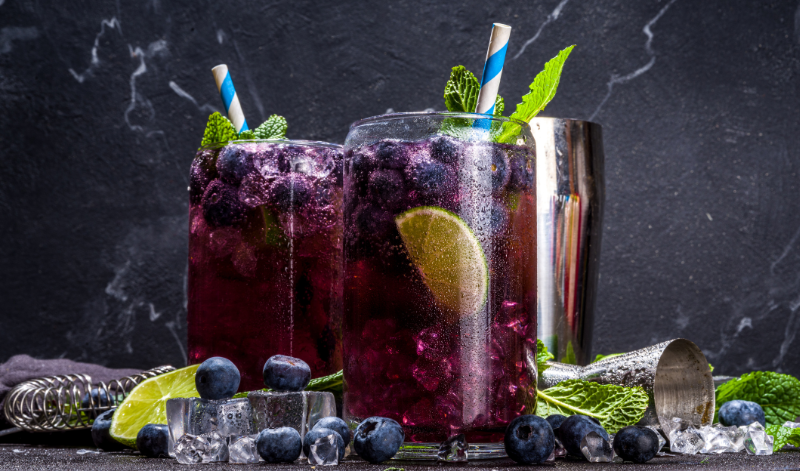 Ein tolles Rezept mit Minze: Blaubeer-Minz-Mojito