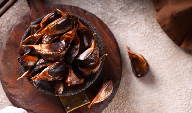 Fermentierter Knoblauch eignet sich hervorragend zum verfeinern von verschiedensten Gerichten, wie Pizza, Marinaden, als Beigabe zu Dressings - oder sogar pur als Snack.